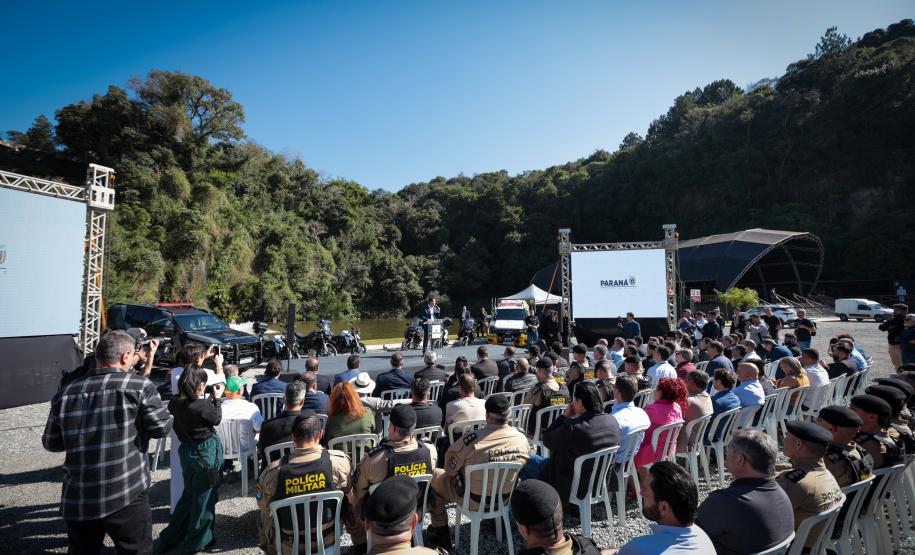 Investimento de R$ 63 milhões: Ratinho Junior entrega 431 motos e viaturas para a PMPR Foto: Jonathan Campos/AEN Foto: Geraldo Bubniak/AEN Foto: Geraldo Bubniak/AEN Foto: Geraldo Bubniak/AEN Foto: Geraldo Bubniak/AEN Foto: Geraldo Bubniak/AEN O governador Carlos Massa Ratinho Junior entrega nesta terça-feira (17) 431 novos veículos para a Polícia Militar. São 209 motocicletas e 222 automóveis para diversas unidades, na Pedreira Paulo Leminski, em Curitiba. Foto: Geraldo Bubniak/AEN O governador Carlos