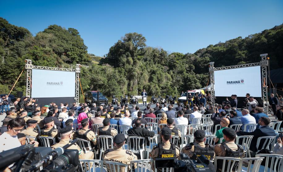 Investimento de R$ 63 milhões: Ratinho Junior entrega 431 motos e viaturas para a PMPR Foto: Jonathan Campos/AEN Foto: Geraldo Bubniak/AEN Foto: Geraldo Bubniak/AEN Foto: Geraldo Bubniak/AEN Foto: Geraldo Bubniak/AEN Foto: Geraldo Bubniak/AEN O governador Carlos Massa Ratinho Junior entrega nesta terça-feira (17) 431 novos veículos para a Polícia Militar. São 209 motocicletas e 222 automóveis para diversas unidades, na Pedreira Paulo Leminski, em Curitiba. Foto: Geraldo Bubniak/AEN O governador Carlos