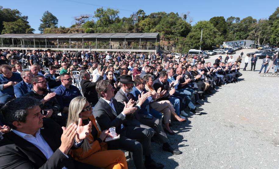 Investimento de R$ 63 milhões: Ratinho Junior entrega 431 motos e viaturas para a PMPR Foto: Jonathan Campos/AEN Foto: Geraldo Bubniak/AEN Foto: Geraldo Bubniak/AEN Foto: Geraldo Bubniak/AEN Foto: Geraldo Bubniak/AEN Foto: Geraldo Bubniak/AEN O governador Carlos Massa Ratinho Junior entrega nesta terça-feira (17) 431 novos veículos para a Polícia Militar. São 209 motocicletas e 222 automóveis para diversas unidades, na Pedreira Paulo Leminski, em Curitiba. Foto: Geraldo Bubniak/AEN O governador Carlos