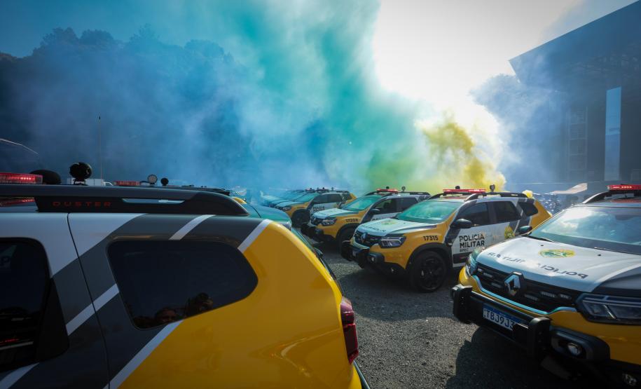 Investimento de R$ 63 milhões: Ratinho Junior entrega 431 motos e viaturas para a PMPR Foto: Jonathan Campos/AEN Foto: Geraldo Bubniak/AEN Foto: Geraldo Bubniak/AEN Foto: Geraldo Bubniak/AEN Foto: Geraldo Bubniak/AEN Foto: Geraldo Bubniak/AEN O governador Carlos Massa Ratinho Junior entrega nesta terça-feira (17) 431 novos veículos para a Polícia Militar. São 209 motocicletas e 222 automóveis para diversas unidades, na Pedreira Paulo Leminski, em Curitiba. Foto: Geraldo Bubniak/AEN O governador Carlos