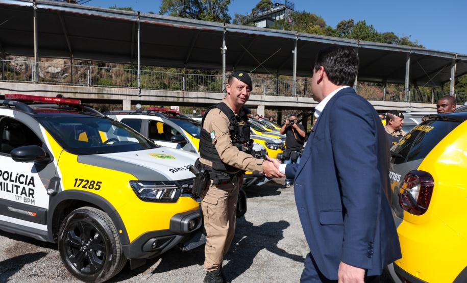 Investimento de R$ 63 milhões: Ratinho Junior entrega 431 motos e viaturas para a PMPR Foto: Jonathan Campos/AEN Foto: Geraldo Bubniak/AEN Foto: Geraldo Bubniak/AEN Foto: Geraldo Bubniak/AEN Foto: Geraldo Bubniak/AEN Foto: Geraldo Bubniak/AEN O governador Carlos Massa Ratinho Junior entrega nesta terça-feira (17) 431 novos veículos para a Polícia Militar. São 209 motocicletas e 222 automóveis para diversas unidades, na Pedreira Paulo Leminski, em Curitiba. Foto: Geraldo Bubniak/AEN O governador Carlos