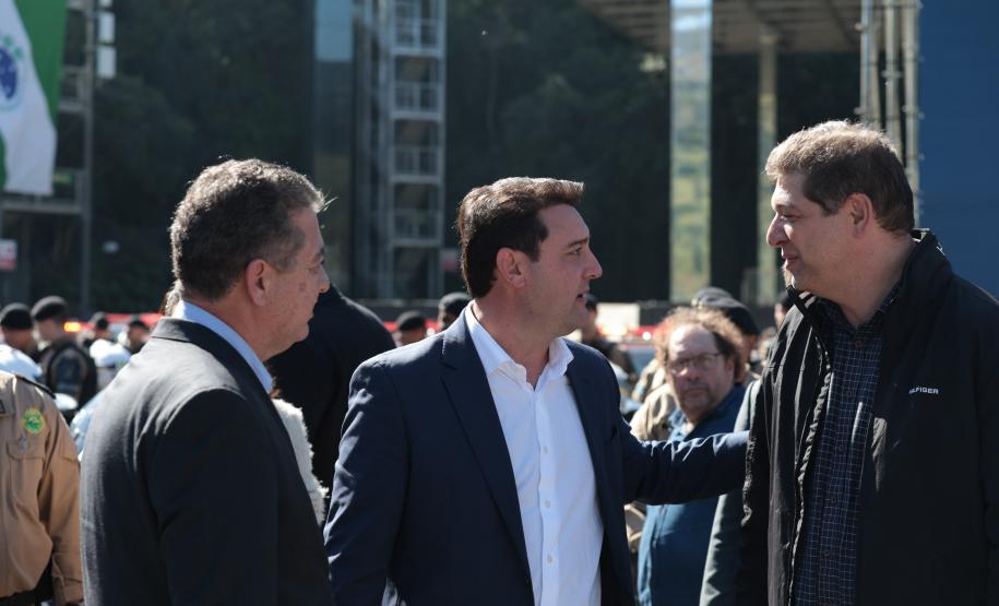 Investimento de R$ 63 milhões: Ratinho Junior entrega 431 motos e viaturas para a PMPR Foto: Jonathan Campos/AEN Foto: Geraldo Bubniak/AEN Foto: Geraldo Bubniak/AEN Foto: Geraldo Bubniak/AEN Foto: Geraldo Bubniak/AEN Foto: Geraldo Bubniak/AEN O governador Carlos Massa Ratinho Junior entrega nesta terça-feira (17) 431 novos veículos para a Polícia Militar. São 209 motocicletas e 222 automóveis para diversas unidades, na Pedreira Paulo Leminski, em Curitiba. Foto: Geraldo Bubniak/AEN O governador Carlos