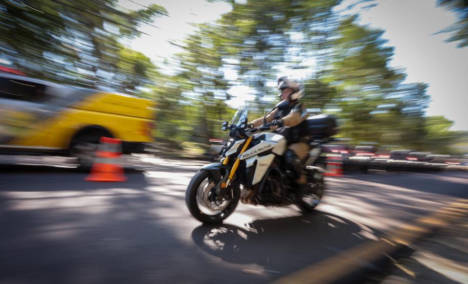 Investimento de R$ 63 milhões: Ratinho Junior entrega 431 motos e viaturas para a PMPR Foto: Jonathan Campos/AEN Foto: Geraldo Bubniak/AEN Foto: Geraldo Bubniak/AEN Foto: Geraldo Bubniak/AEN Foto: Geraldo Bubniak/AEN Foto: Geraldo Bubniak/AEN O governador Carlos Massa Ratinho Junior entrega nesta terça-feira (17) 431 novos veículos para a Polícia Militar. São 209 motocicletas e 222 automóveis para diversas unidades, na Pedreira Paulo Leminski, em Curitiba. Foto: Geraldo Bubniak/AEN O governador Carlos