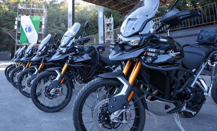 Investimento de R$ 63 milhões: Ratinho Junior entrega 431 motos e viaturas para a PMPR Foto: Jonathan Campos/AEN Foto: Geraldo Bubniak/AEN Foto: Geraldo Bubniak/AEN Foto: Geraldo Bubniak/AEN Foto: Geraldo Bubniak/AEN Foto: Geraldo Bubniak/AEN O governador Carlos Massa Ratinho Junior entrega nesta terça-feira (17) 431 novos veículos para a Polícia Militar. São 209 motocicletas e 222 automóveis para diversas unidades, na Pedreira Paulo Leminski, em Curitiba. Foto: Geraldo Bubniak/AEN O governador Carlos