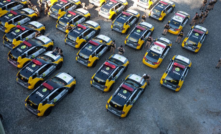 Investimento de R$ 63 milhões: Ratinho Junior entrega 431 motos e viaturas para a PMPR Foto: Jonathan Campos/AEN Foto: Geraldo Bubniak/AEN Foto: Geraldo Bubniak/AEN Foto: Geraldo Bubniak/AEN Foto: Geraldo Bubniak/AEN Foto: Geraldo Bubniak/AEN O governador Carlos Massa Ratinho Junior entrega nesta terça-feira (17) 431 novos veículos para a Polícia Militar. São 209 motocicletas e 222 automóveis para diversas unidades, na Pedreira Paulo Leminski, em Curitiba. Foto: Geraldo Bubniak/AEN O governador Carlos