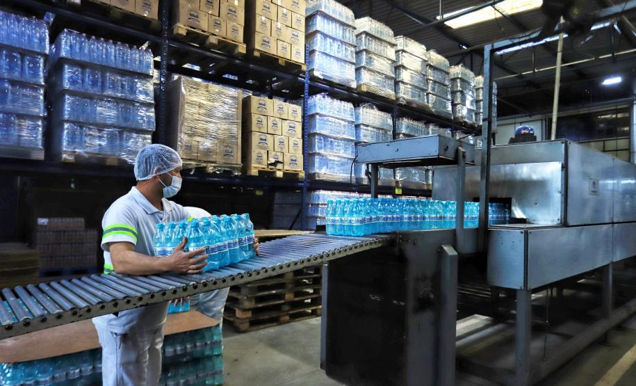 Indústria da água mineral movimentou R$ 341,28 milhões no Paraná em 2024, um incremento de 41% em relação ao ano anterior