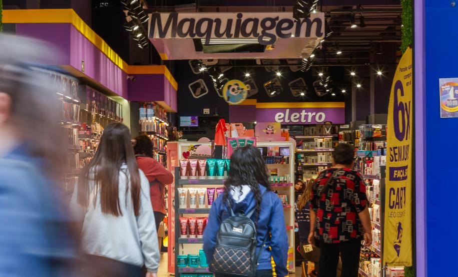 Comércio paranaense acumula alta de 2,4% nas vendas no 1º quadrimestre de 2025