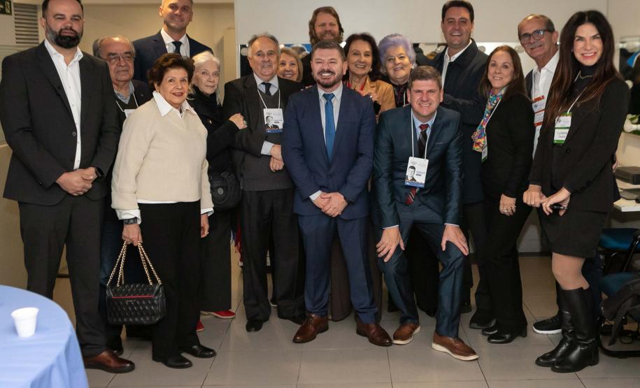 Curitiba, 11 de junho de 2025 - Governador Carlos Massa Ratinho Junior recebe o Prêmio Político Humanizador durante o Congresso Internacional Novo Tempo na Educação. Foto: Roberto Dziura Jr/AEN