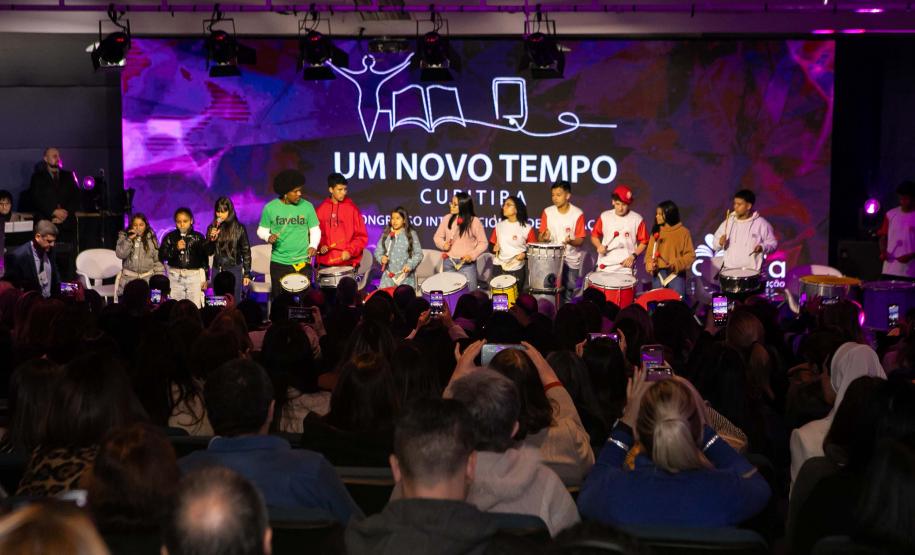 Curitiba, 11 de junho de 2025 - Governador Carlos Massa Ratinho Junior recebe o Prêmio Político Humanizador durante o Congresso Internacional Novo Tempo na Educação. Foto: Roberto Dziura Jr/AEN