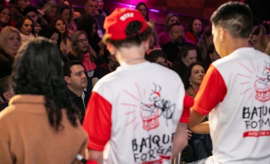 Curitiba, 11 de junho de 2025 - Governador Carlos Massa Ratinho Junior recebe o Prêmio Político Humanizador durante o Congresso Internacional Novo Tempo na Educação. Foto: Roberto Dziura Jr/AEN