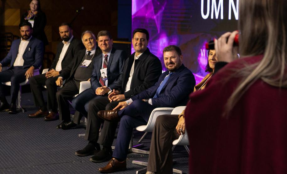 Curitiba, 11 de junho de 2025 - Governador Carlos Massa Ratinho Junior recebe o Prêmio Político Humanizador durante o Congresso Internacional Novo Tempo na Educação. Foto: Roberto Dziura Jr/AEN