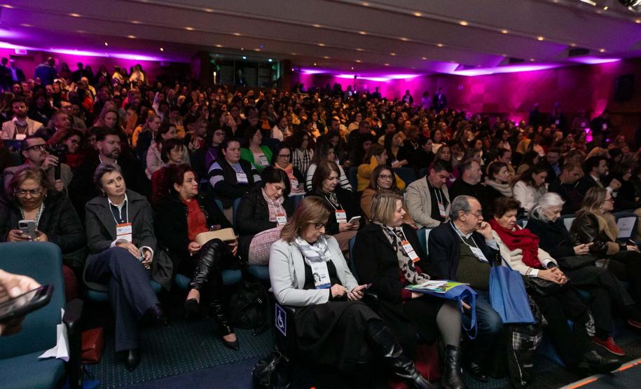 Curitiba, 11 de junho de 2025 - Governador Carlos Massa Ratinho Junior recebe o Prêmio Político Humanizador durante o Congresso Internacional Novo Tempo na Educação. Foto: Roberto Dziura Jr/AEN