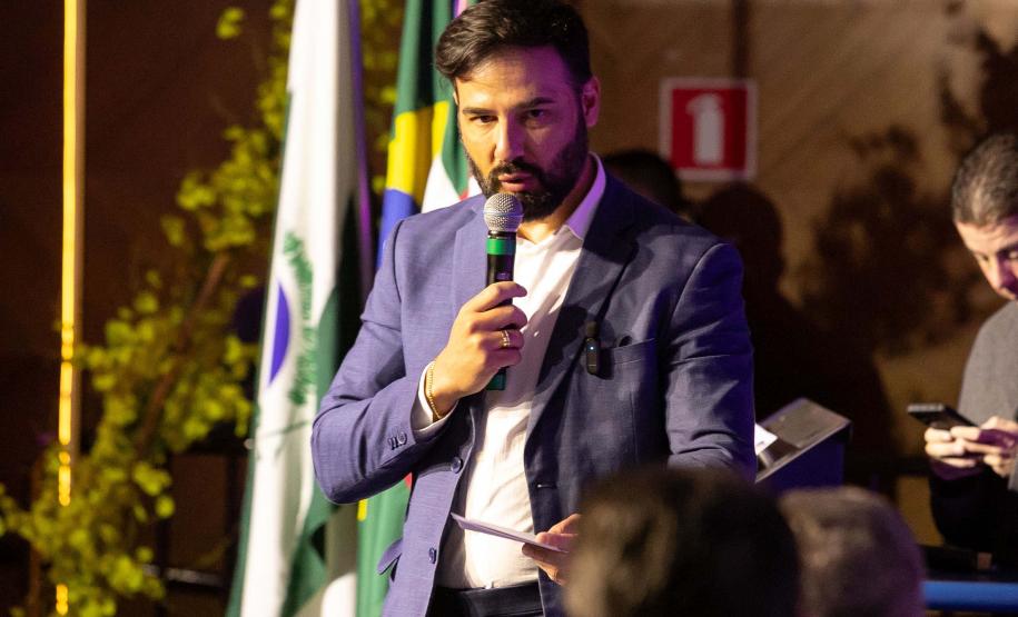 Curitiba, 11 de junho de 2025 - Governador Carlos Massa Ratinho Junior recebe o Prêmio Político Humanizador durante o Congresso Internacional Novo Tempo na Educação. Foto: Roberto Dziura Jr/AEN