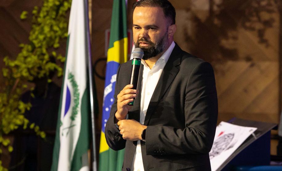 Curitiba, 11 de junho de 2025 - Governador Carlos Massa Ratinho Junior recebe o Prêmio Político Humanizador durante o Congresso Internacional Novo Tempo na Educação. Foto: Roberto Dziura Jr/AEN