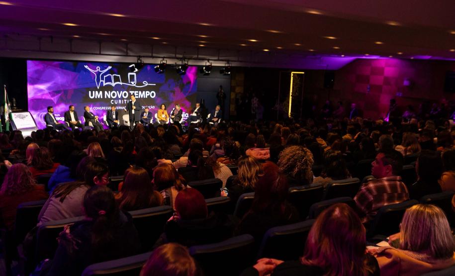 Curitiba, 11 de junho de 2025 - Governador Carlos Massa Ratinho Junior recebe o Prêmio Político Humanizador durante o Congresso Internacional Novo Tempo na Educação. Foto: Roberto Dziura Jr/AEN