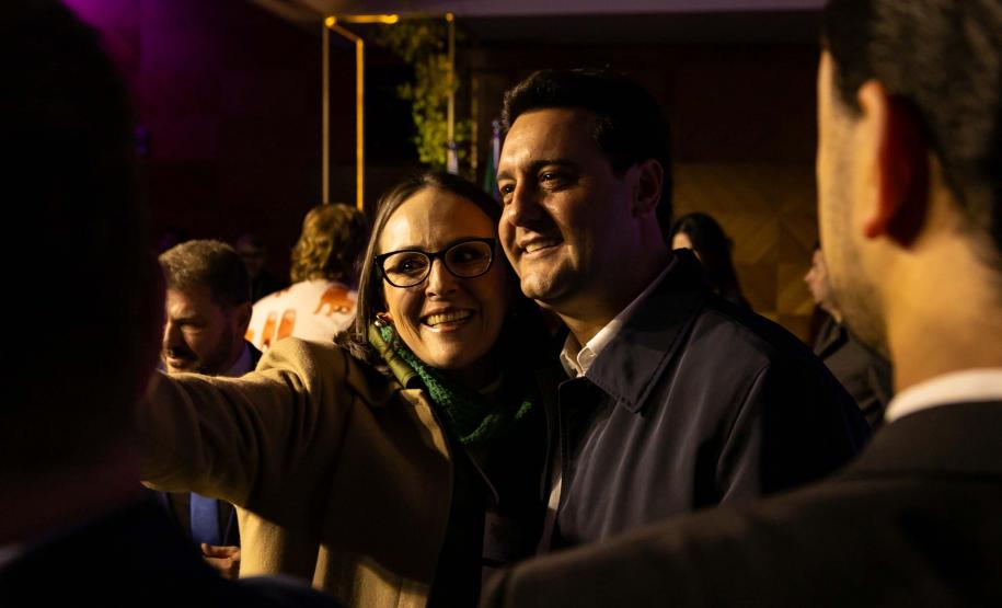 Curitiba, 11 de junho de 2025 - Governador Carlos Massa Ratinho Junior recebe o Prêmio Político Humanizador durante o Congresso Internacional Novo Tempo na Educação. Foto: Roberto Dziura Jr/AEN