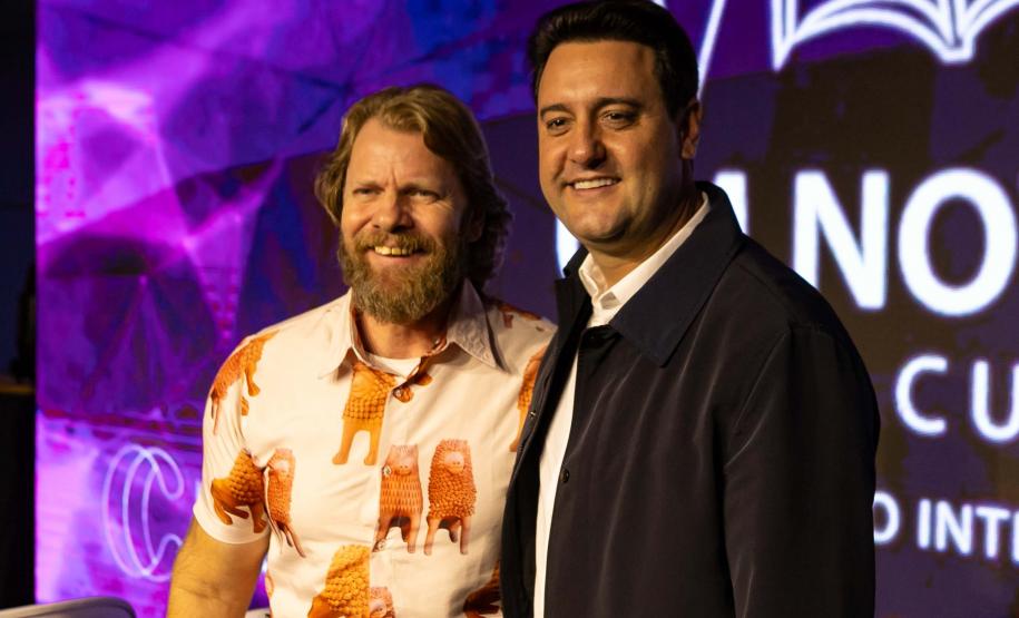 Curitiba, 11 de junho de 2025 - Governador Carlos Massa Ratinho Junior recebe o Prêmio Político Humanizador durante o Congresso Internacional Novo Tempo na Educação. Foto: Roberto Dziura Jr/AEN