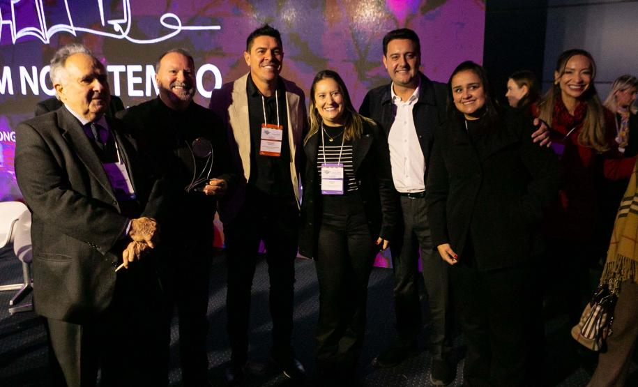 Curitiba, 11 de junho de 2025 - Governador Carlos Massa Ratinho Junior recebe o Prêmio Político Humanizador durante o Congresso Internacional Novo Tempo na Educação. Foto: Roberto Dziura Jr/AEN