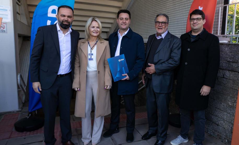 Curitiba, 11 de junho de 2025 - Governador Carlos Massa Ratinho Junior recebe o Prêmio Político Humanizador durante o Congresso Internacional Novo Tempo na Educação. Foto: Roberto Dziura Jr/AEN