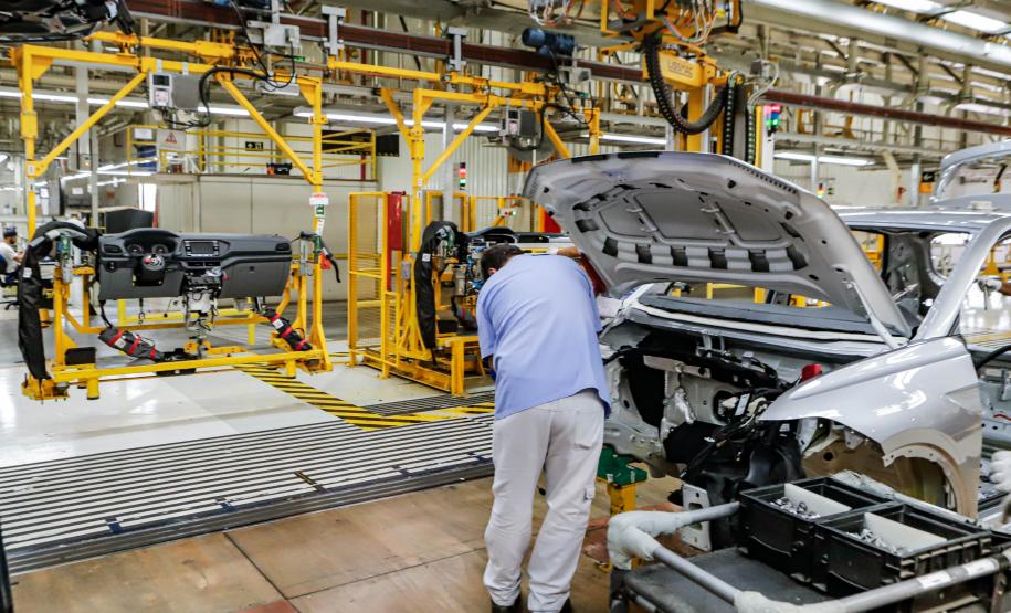 Oportunidades em todo o Paraná: semana começa com 22,9 mil vagas de empregos