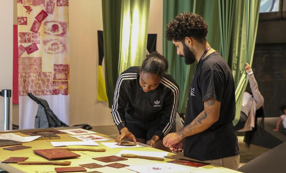 Claudia Raia, exposição latina no MIS e literatura paranaense estão na agenda cultural