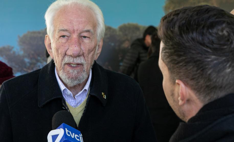 Curitiba, 24 de junho de 2025 - O governador em exercício Darci Piana plantou, no Dia Nacional da Araucária, nos jardins do Palácio Iguaçu, uma muda clonada de uma Araucaria angustifolia com cerca de 700 anos. Foto: Roberto Dziura Jr/AEN