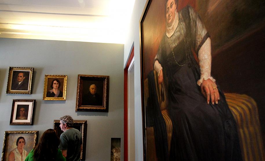 Claudia Raia, exposição latina no MIS e literatura paranaense estão na agenda cultural