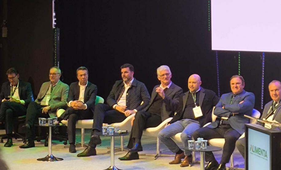 Protagonismo paranaense na cadeia de proteínas animais é destaque em congresso nacional