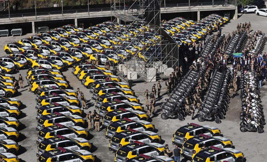 Investimento de R$ 63 milhões: Ratinho Junior entrega 431 motos e viaturas para a PMPR Foto: Jonathan Campos/AEN