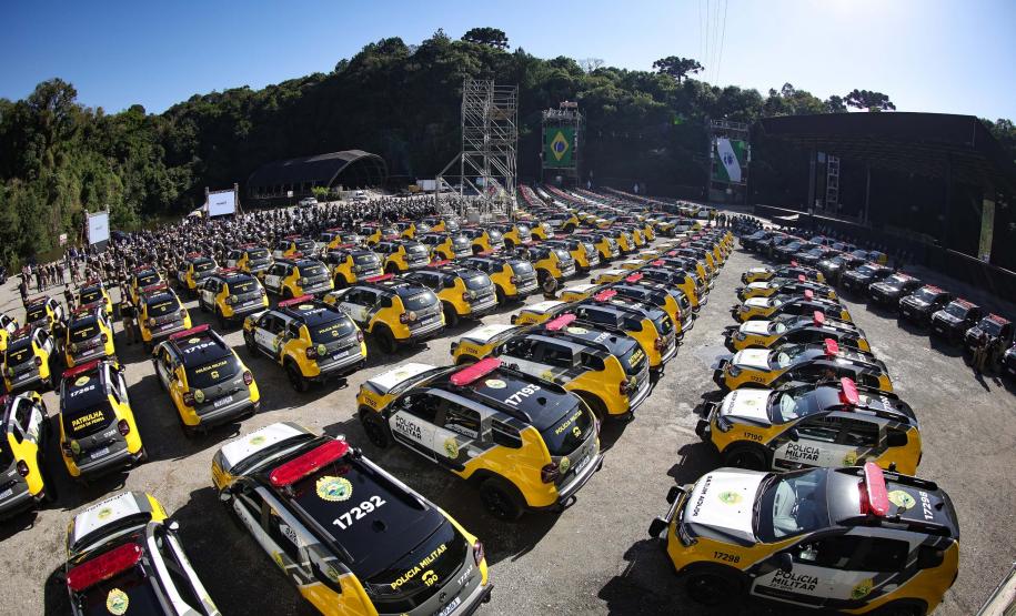 Investimento de R$ 63 milhões: Ratinho Junior entrega 431 motos e viaturas para a PMPR Foto: Jonathan Campos/AEN