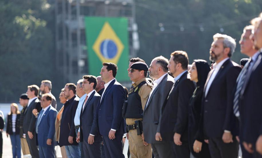 Investimento de R$ 63 milhões: Ratinho Junior entrega 431 motos e viaturas para a PMPR Foto: Jonathan Campos/AEN