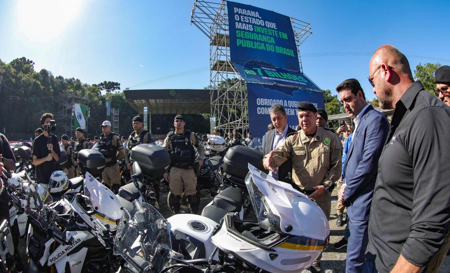 Investimento de R$ 63 milhões: Ratinho Junior entrega 431 motos e viaturas para a PMPR Foto: Jonathan Campos/AEN