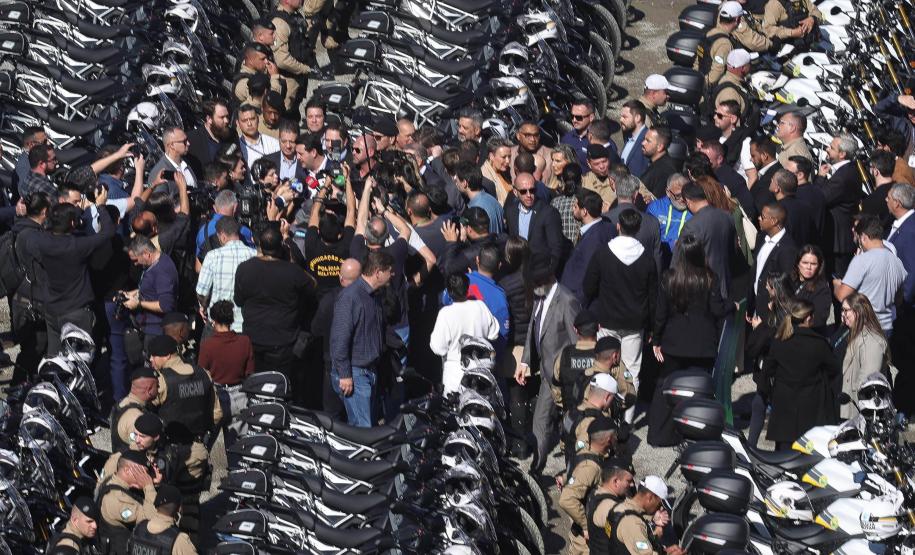 Investimento de R$ 63 milhões: Ratinho Junior entrega 431 motos e viaturas para a PMPR Foto: Jonathan Campos/AEN