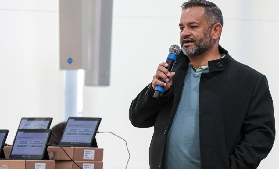 O governador em exercício Darci Piana participa nesta terça-feira (1), da entrega de 25.040 tablets para escolas da rede estadual