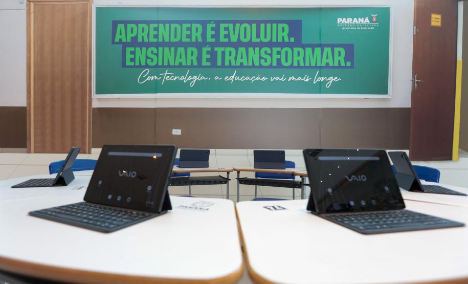 O governador em exercício Darci Piana participa nesta terça-feira (1), da entrega de 25.040 tablets para escolas da rede estadual