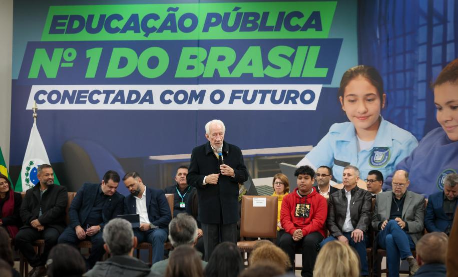 O governador em exercício Darci Piana participa nesta terça-feira (1), da entrega de 25.040 tablets para escolas da rede estadual