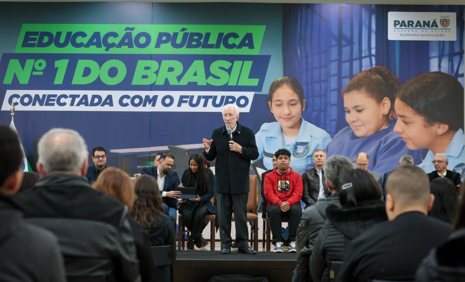 O governador em exercício Darci Piana participa nesta terça-feira (1), da entrega de 25.040 tablets para escolas da rede estadual