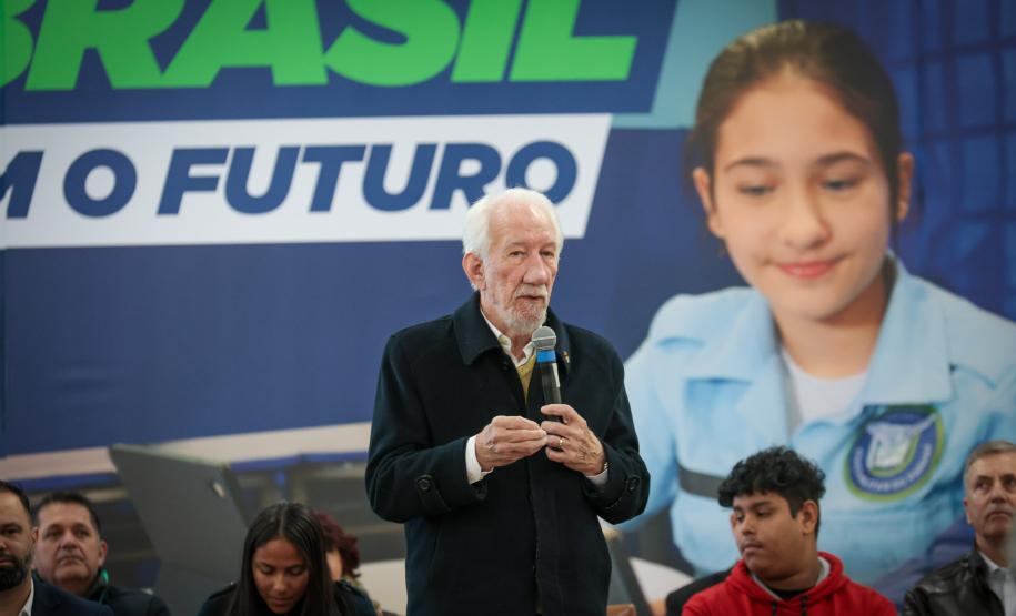 O governador em exercício Darci Piana participa nesta terça-feira (1), da entrega de 25.040 tablets para escolas da rede estadual