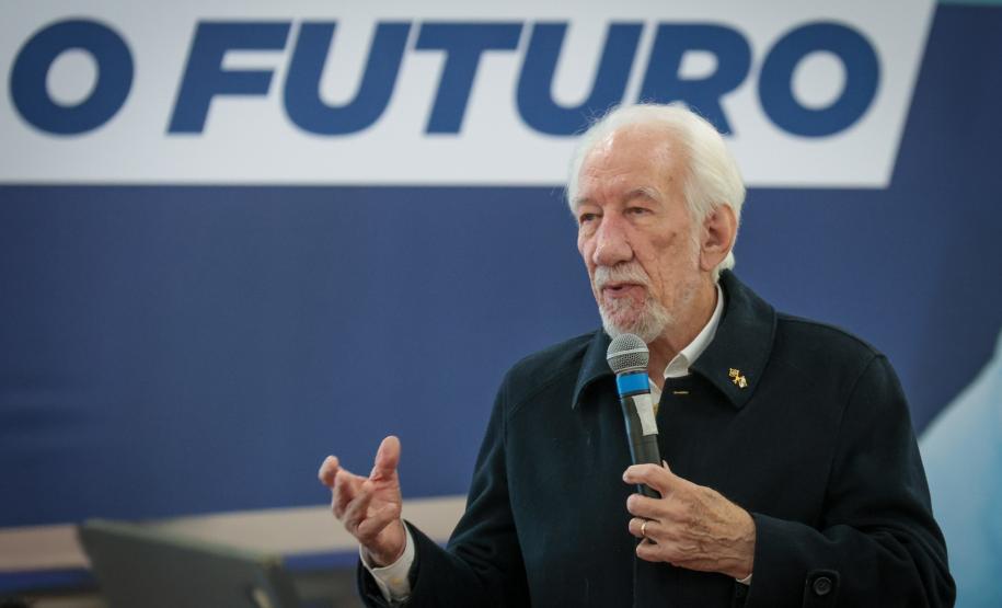 O governador em exercício Darci Piana participa nesta terça-feira (1), da entrega de 25.040 tablets para escolas da rede estadual