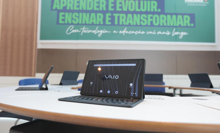 O governador em exercício Darci Piana participa nesta terça-feira (1), da entrega de 25.040 tablets para escolas da rede estadual