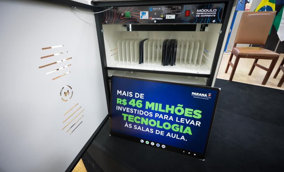 O governador em exercício Darci Piana participa nesta terça-feira (1), da entrega de 25.040 tablets para escolas da rede estadual