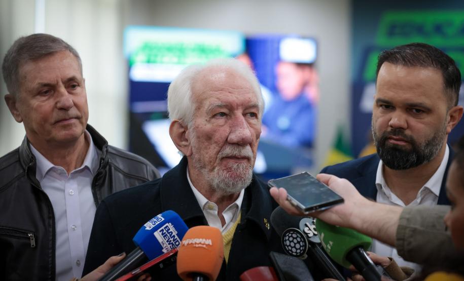 O governador em exercício Darci Piana participa nesta terça-feira (1), da entrega de 25.040 tablets para escolas da rede estadual