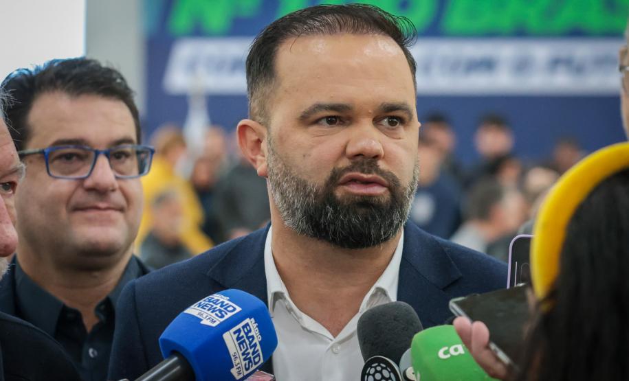 O governador em exercício Darci Piana participa nesta terça-feira (1), da entrega de 25.040 tablets para escolas da rede estadual