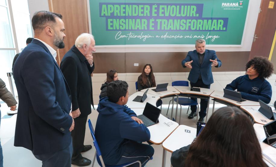 O governador em exercício Darci Piana participa nesta terça-feira (1), da entrega de 25.040 tablets para escolas da rede estadual