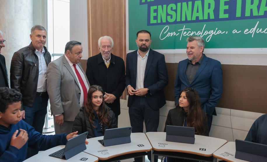 O governador em exercício Darci Piana participa nesta terça-feira (1), da entrega de 25.040 tablets para escolas da rede estadual