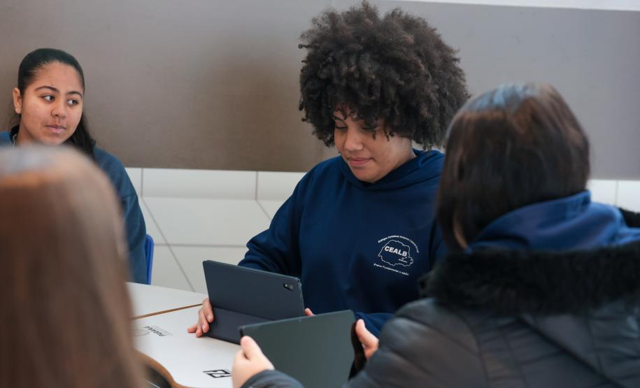 O governador em exercício Darci Piana participa nesta terça-feira (1), da entrega de 25.040 tablets para escolas da rede estadual