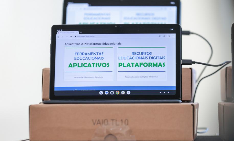 O governador em exercício Darci Piana participa nesta terça-feira (1), da entrega de 25.040 tablets para escolas da rede estadual