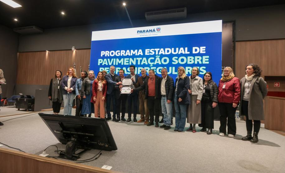 O secretário das Cidades, Guto Silva, lança nesta terça-feira (15) o Programa Estadual Pavimentação sobre Pedras Irregulares