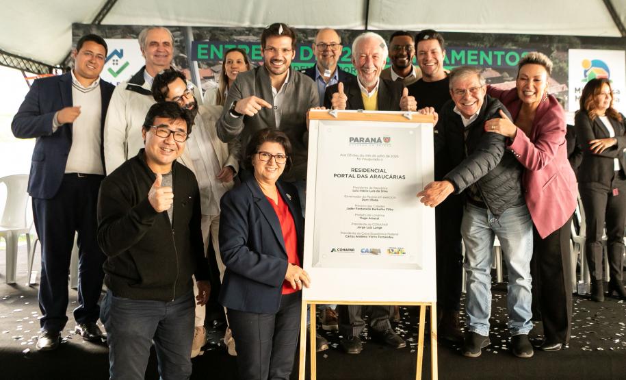 Estado entrega residencial com 128 apartamentos para atender famílias de Londrina