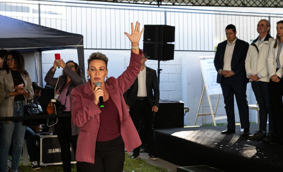 Estado entrega residencial com 128 apartamentos para atender famílias de Londrina